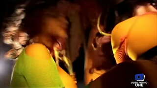 אני אוהבת את מי אני מזיין מצורף