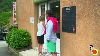 Sexy Tiffany Leiddi izpaužas hardfucked ar cieto gailis puisis