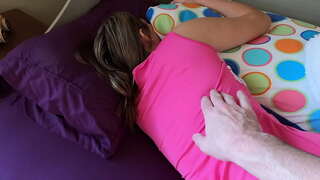 Падар будит падчерицу дар субҳ бошад худ бузург узви