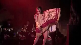 Allison Diesel aka Danielle Colby thực hiện với Yards Burlesque New Orleans