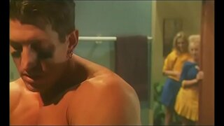 Horny rasieleiers Calli Cox en April kry fucked in die kleedkamer Horny rasieleiers Calli Cox en April kry fucked in die kleedkamer