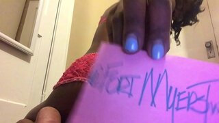 Caol Tiubh Léiríonn Babe Is Féidir Léi Bualadh Bos A Booty Ró -!